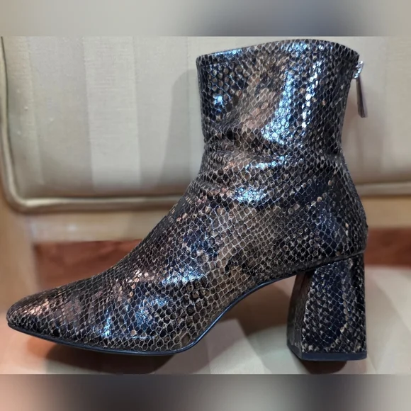 ZARA, LADIES PYTHON BOOTS SIZE 40 EURO 9.5 US - Picture 1 of 10